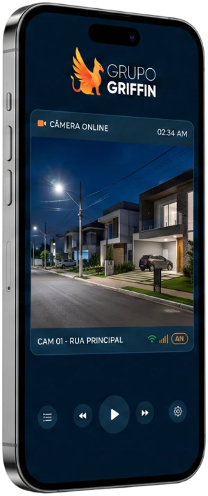 Celular exibindo o aplicativo do Grupo Griffin: a câmera 01 da rua principal ao vivo às 02:34, com a rua do condomínio iluminada durante a noite.